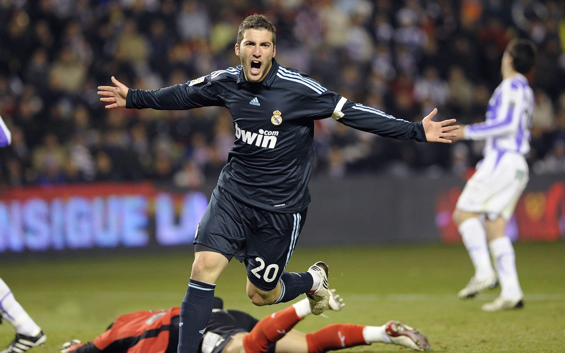 开云体育ios-_湖人队士气高涨，迎来佳绩_，湖人队队