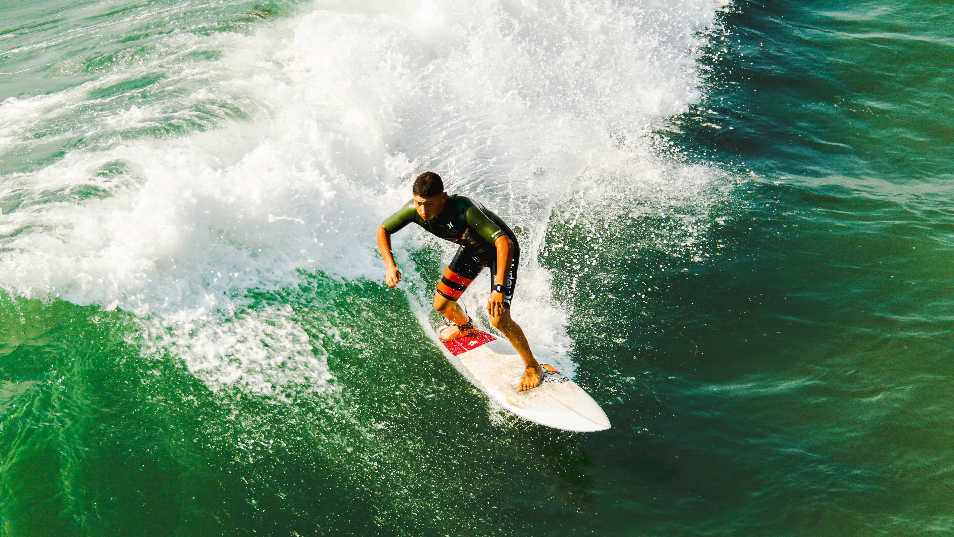 掘金击败步行者,系列赛焦点战中约基奇篮下统治全场,掘金球员约基奇